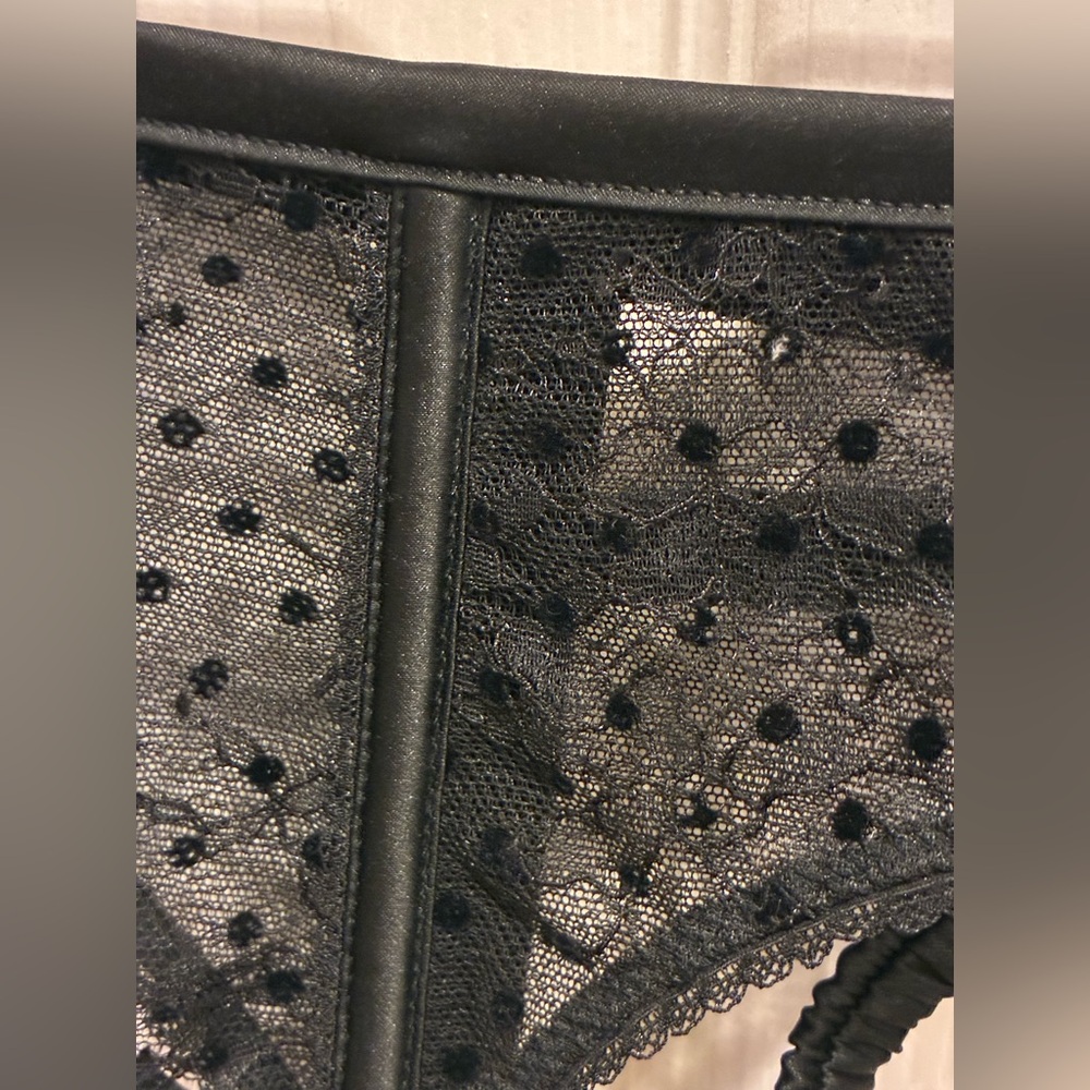 Victoria’s Secret SZ XS/ Small Black Sheer Polka Dot Garter Belt excellent - Picture 4 of 7